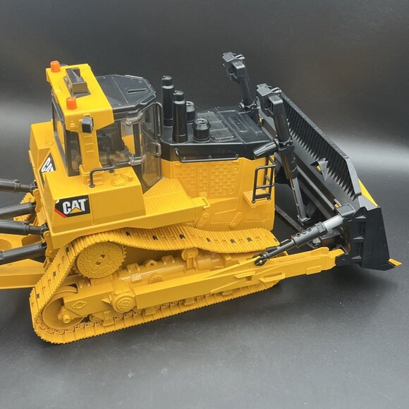 Bruder 02453 Cat® Large Track Dozer 24.12.12 - Used - Picture 6 of 13